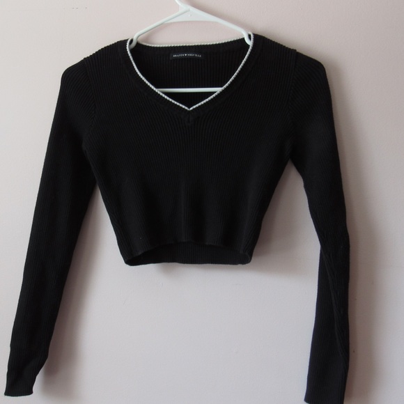 Brandy Melville Tops - Brandy Melville cropped sweater long sleeve